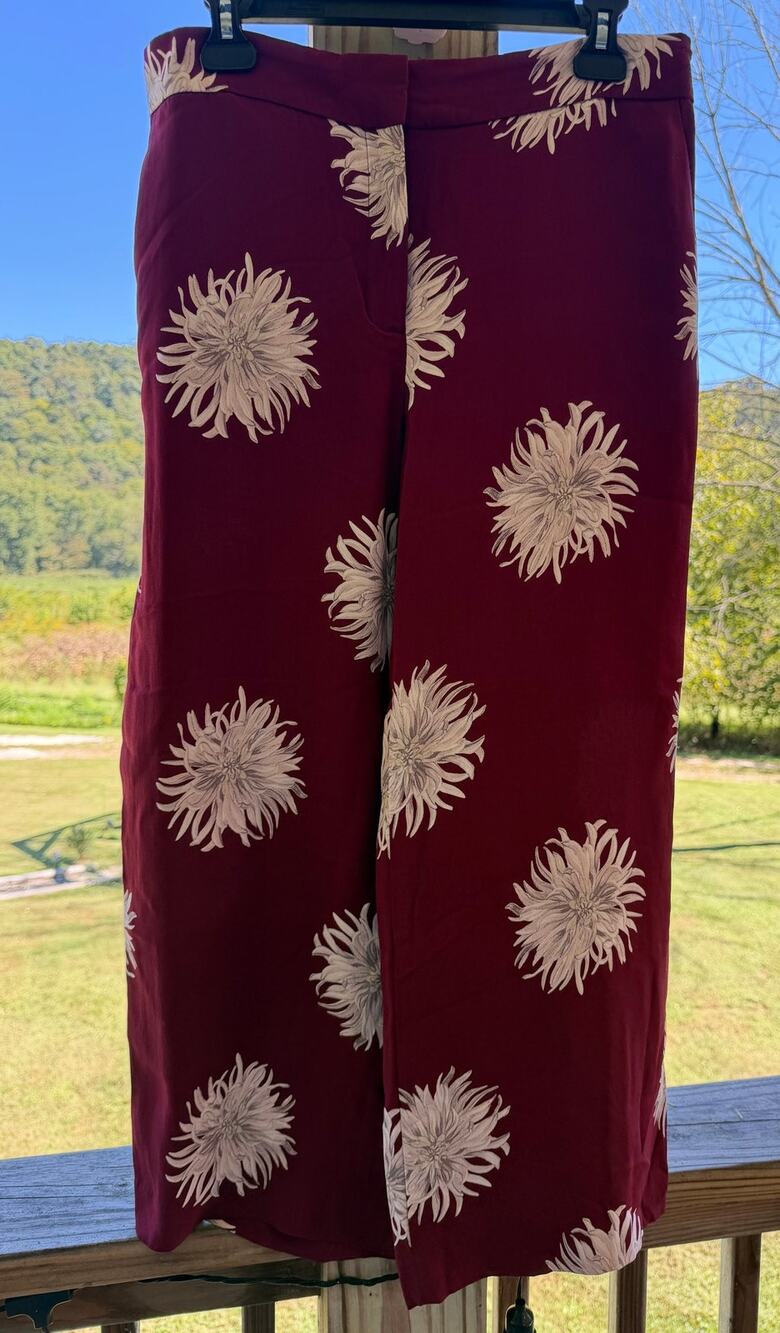 Ann Taylor Burgundy Floral Wide-Leg Cropped Pants Sz 8 Dark Floral Office Chic